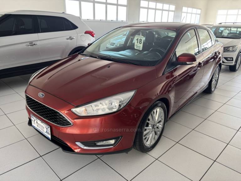 FORD - FOCUS - 2018/2018 - Vermelha - R$ 66.900,00