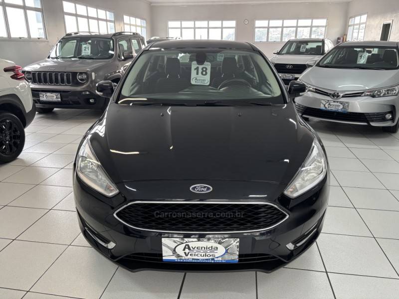 FORD - FOCUS - 2017/2018 - Preta - R$ 65.900,00