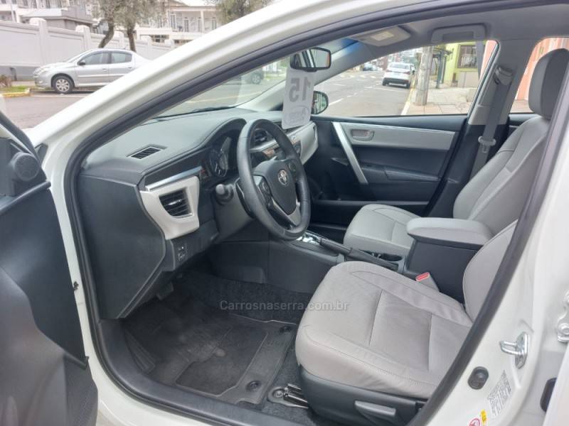 TOYOTA - COROLLA - 2014/2015 - Branca - R$ 89.900,00