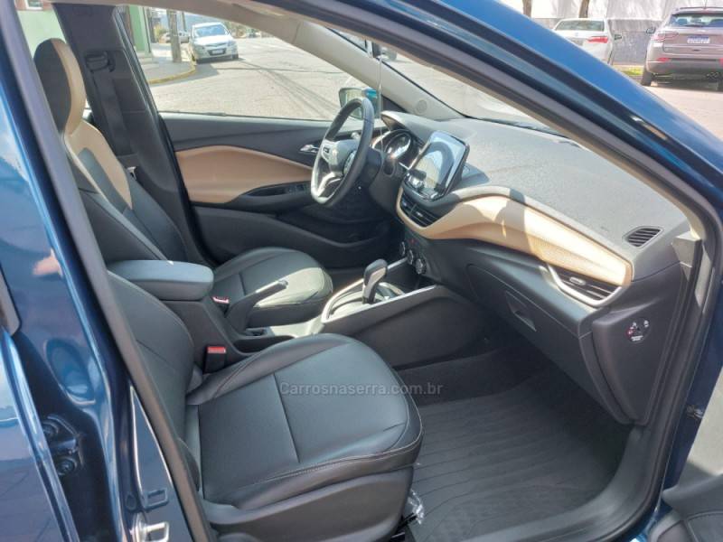 CHEVROLET - ONIX - 2022/2023 - Azul - R$ 89.900,00