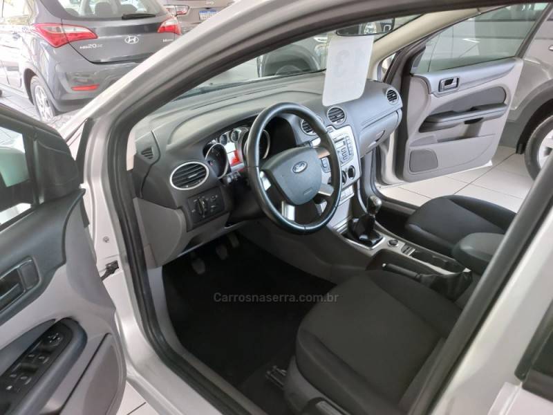 FORD - FOCUS - 2012/2013 - Prata - R$ 49.900,00