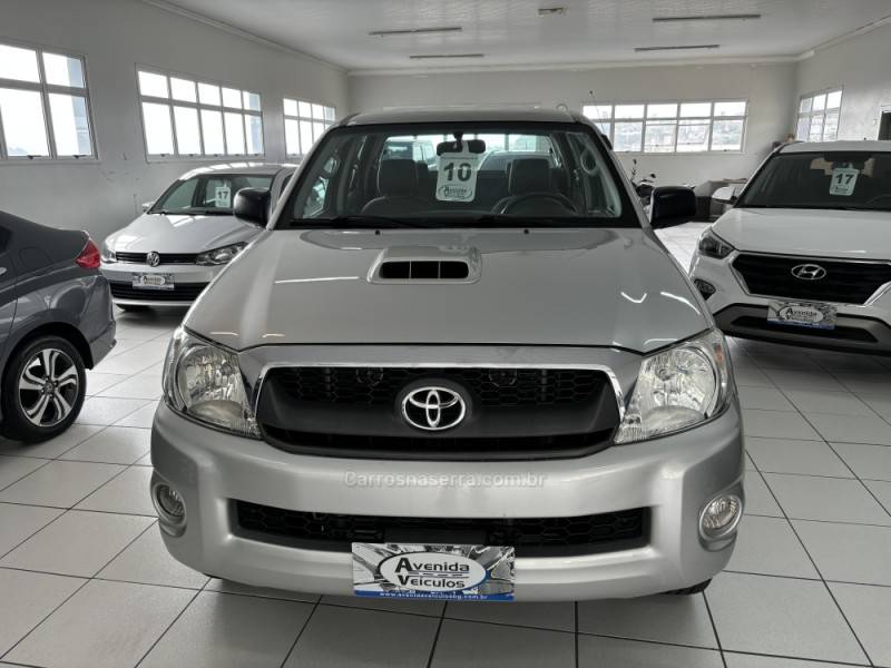 TOYOTA - HILUX - 2010/2010 - Prata - R$ 112.900,00