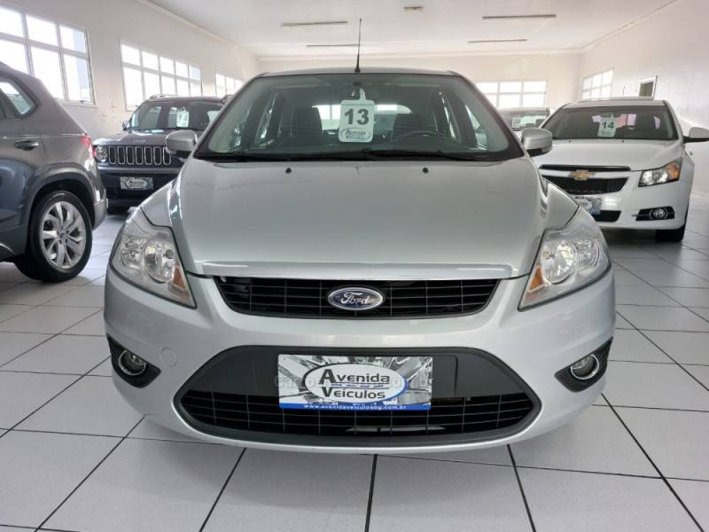 FORD - FOCUS - 2012/2013 - Prata - R$ 49.900,00