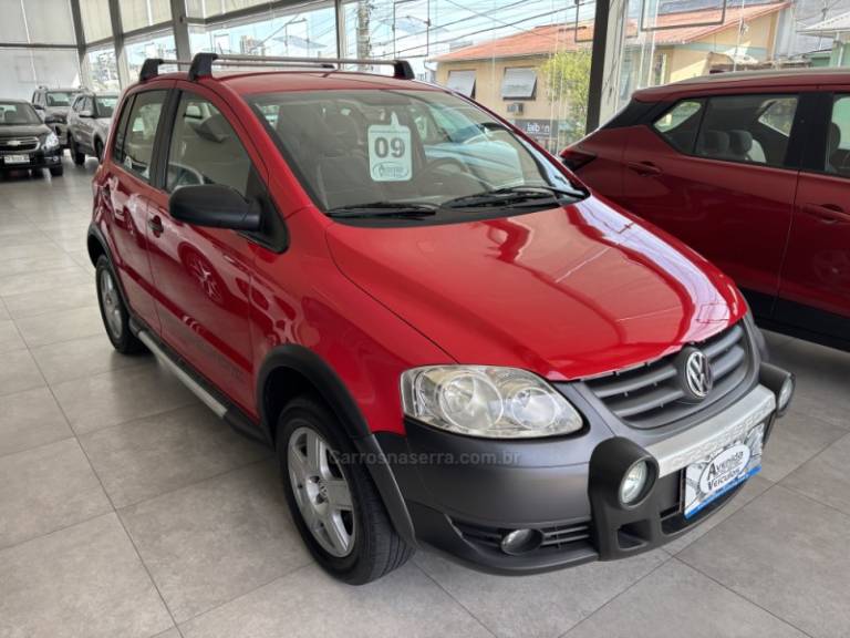VOLKSWAGEN - CROSSFOX - 2008/2009 - Vermelha - R$ 38.900,00