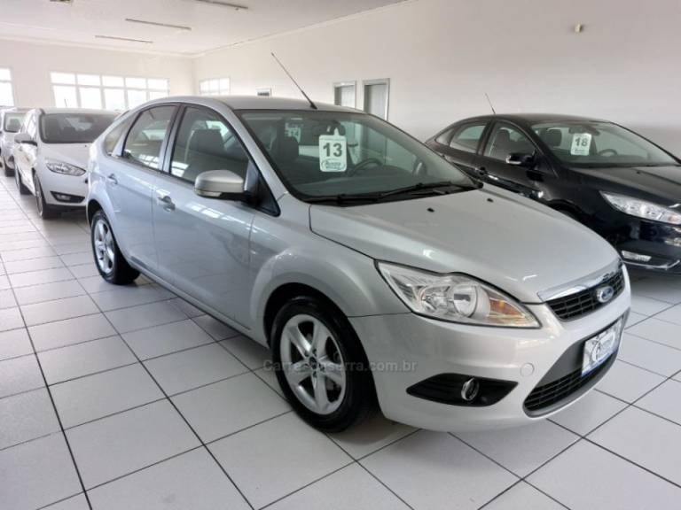FORD - FOCUS - 2012/2013 - Prata - R$ 49.900,00