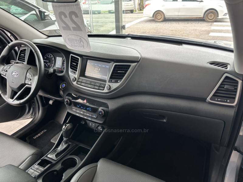 HYUNDAI - TUCSON - 2021/2022 - Prata - R$ 125.900,00