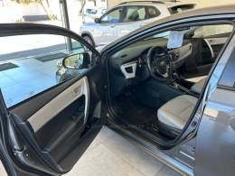 TOYOTA - COROLLA - 2016/2017 - Cinza - R$ 98.500,00
