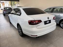 VOLKSWAGEN - JETTA - 2015/2016 - Branca - R$ 72.000,00