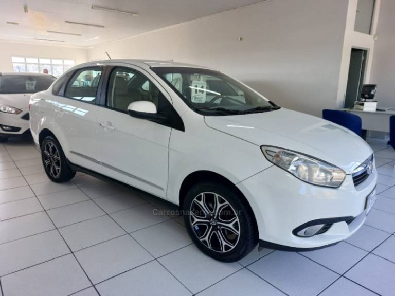 FIAT - GRAND SIENA - 2013/2014 - Branca - R$ 42.900,00