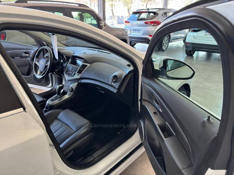 CHEVROLET - CRUZE - 2013/2014 - Branca - R$ 67.900,00