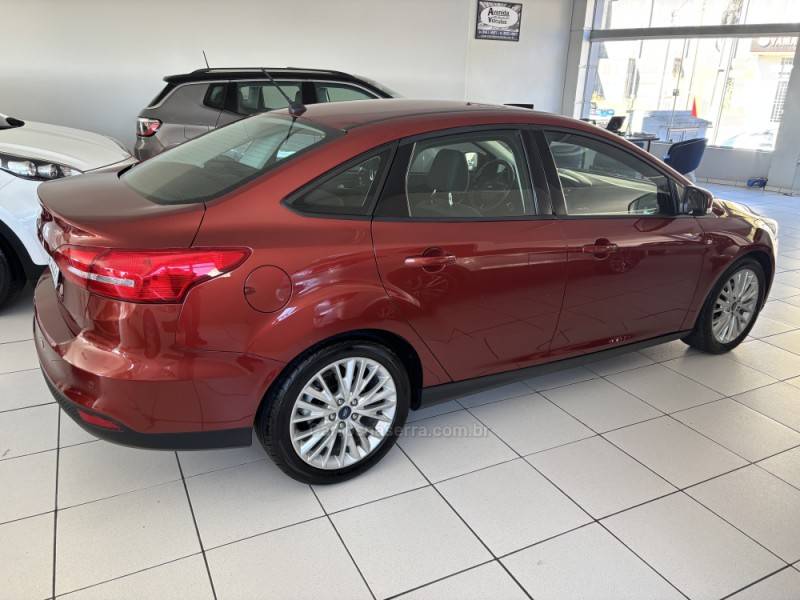 FORD - FOCUS - 2018/2018 - Vermelha - R$ 66.900,00