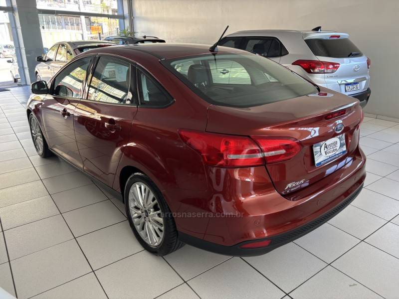 FORD - FOCUS - 2018/2018 - Vermelha - R$ 66.900,00