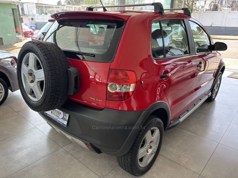 VOLKSWAGEN - CROSSFOX - 2008/2009 - Vermelha - R$ 38.900,00