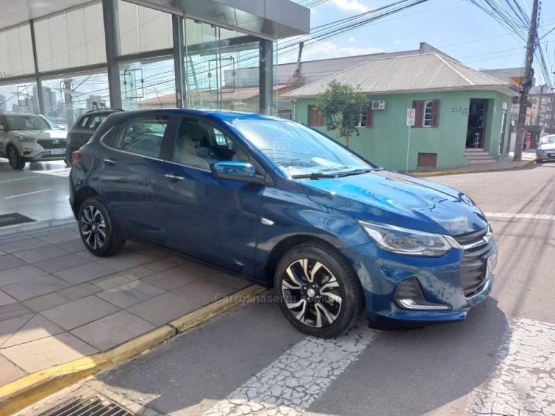 CHEVROLET - ONIX - 2022/2023 - Azul - R$ 89.900,00