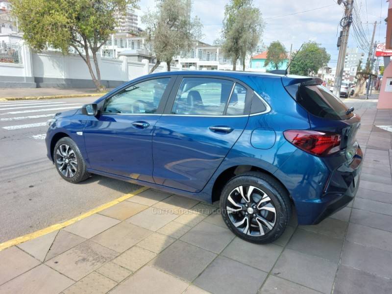 CHEVROLET - ONIX - 2022/2023 - Azul - R$ 89.900,00