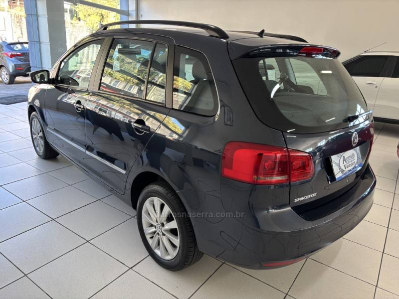 VOLKSWAGEN - SPACEFOX - 2010/2011 - Azul - R$ 45.900,00