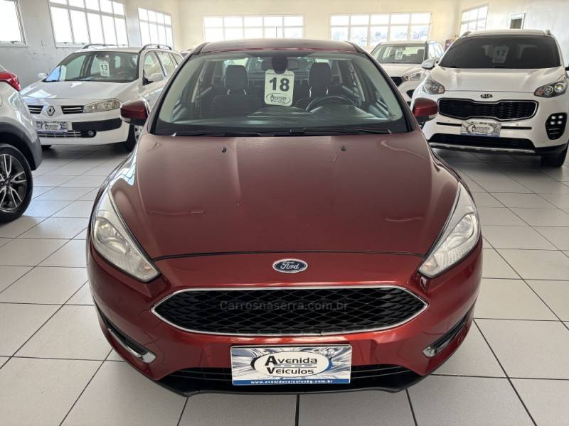 FORD - FOCUS - 2018/2018 - Vermelha - R$ 66.900,00