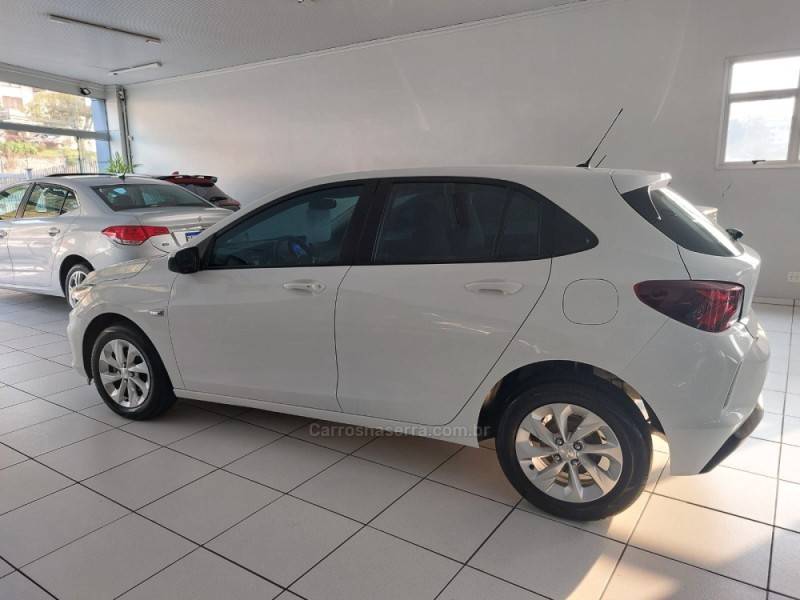 CHEVROLET - ONIX - 2021/2021 - Branca - R$ 65.900,00