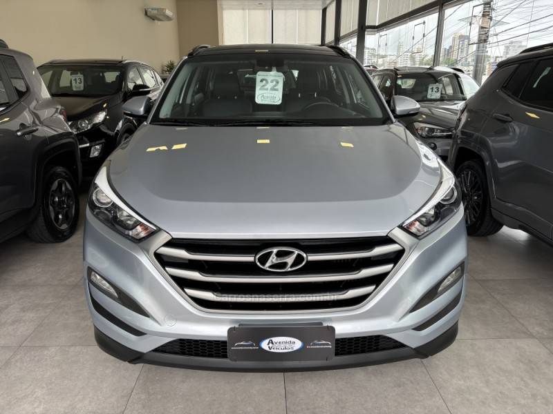 HYUNDAI - TUCSON - 2021/2022 - Prata - R$ 125.900,00
