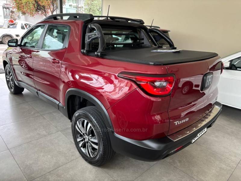 FIAT - TORO - 2021/2022 - Vermelha - R$ 113.900,00