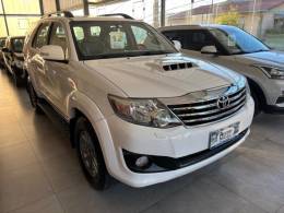 TOYOTA - HILUX SW4 - 2012/2012 - Branca - R$ 138.000,00