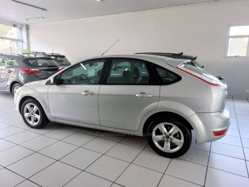 FORD - FOCUS - 2012/2013 - Prata - R$ 49.900,00