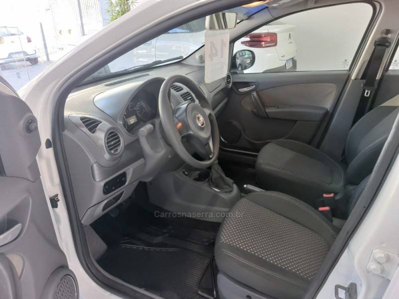 FIAT - GRAND SIENA - 2013/2014 - Branca - R$ 42.900,00