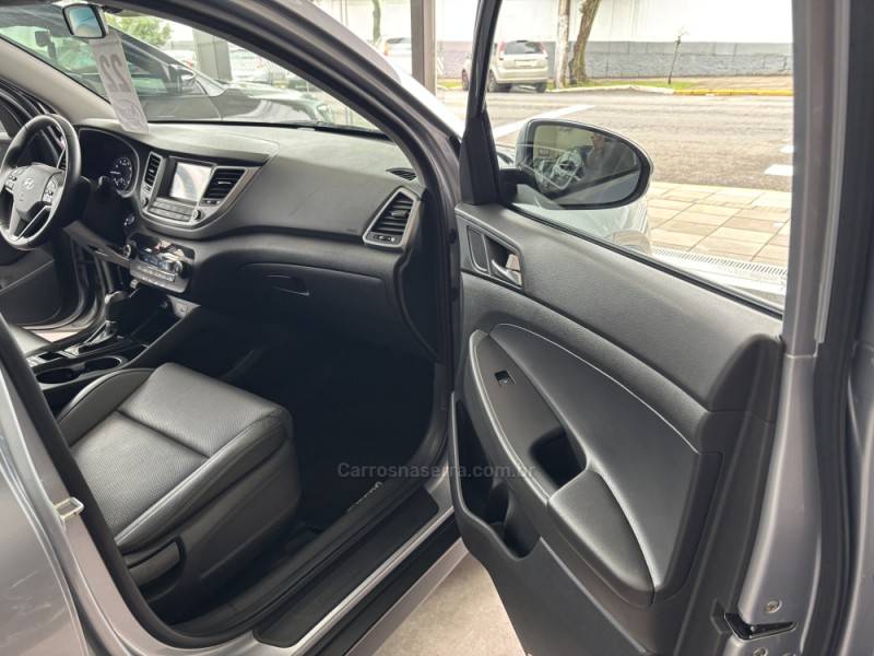 HYUNDAI - TUCSON - 2021/2022 - Prata - R$ 125.900,00