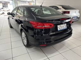 FORD - FOCUS - 2017/2018 - Preta - R$ 65.900,00