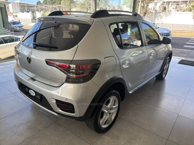 RENAULT - SANDERO - 2021/2022 - Prata - R$ 68.500,00
