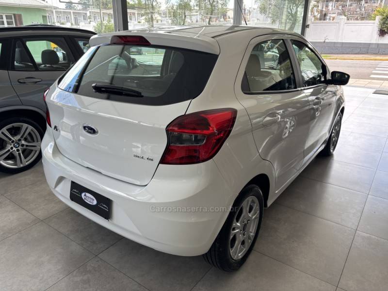 FORD - KA - 2016/2017 - Branca - R$ 54.500,00