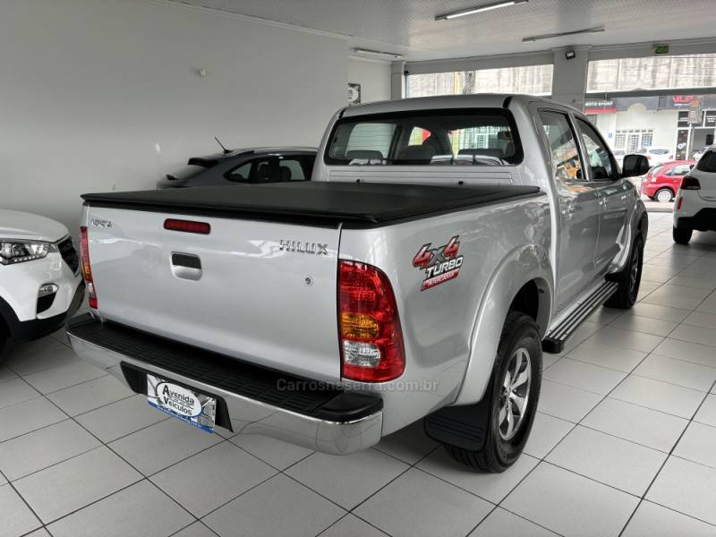 TOYOTA - HILUX - 2010/2010 - Prata - R$ 112.900,00