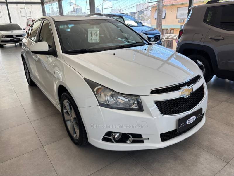CHEVROLET - CRUZE - 2013/2014 - Branca - R$ 67.900,00
