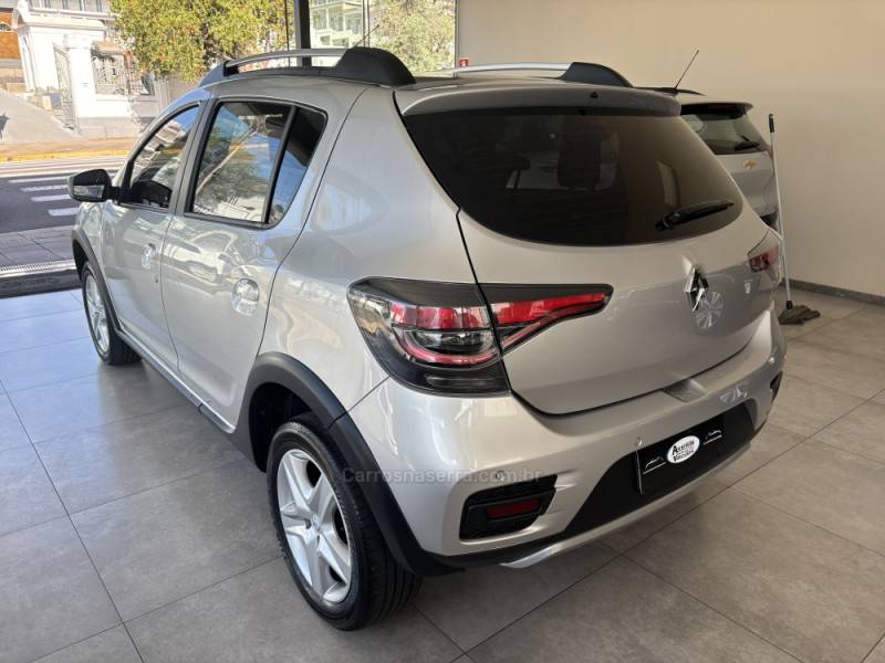 RENAULT - SANDERO - 2021/2022 - Prata - R$ 68.500,00