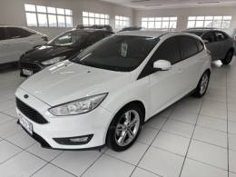 FORD - FOCUS - 2018/2019 - Branca - R$ 75.900,00