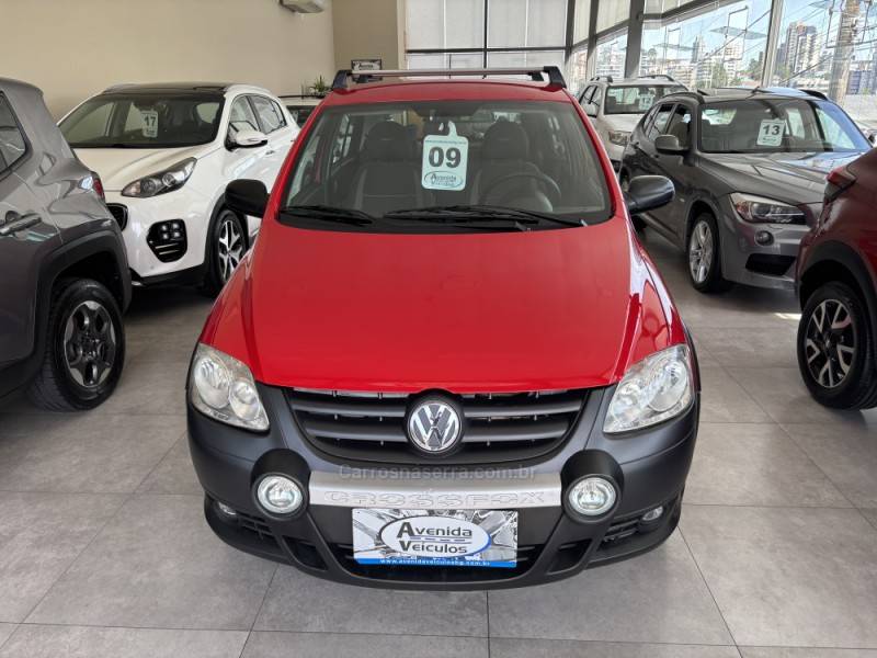 VOLKSWAGEN - CROSSFOX - 2008/2009 - Vermelha - R$ 38.900,00