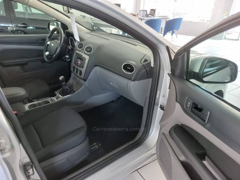 FORD - FOCUS - 2012/2013 - Prata - R$ 49.900,00