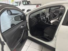 FORD - FOCUS - 2018/2019 - Branca - R$ 75.900,00