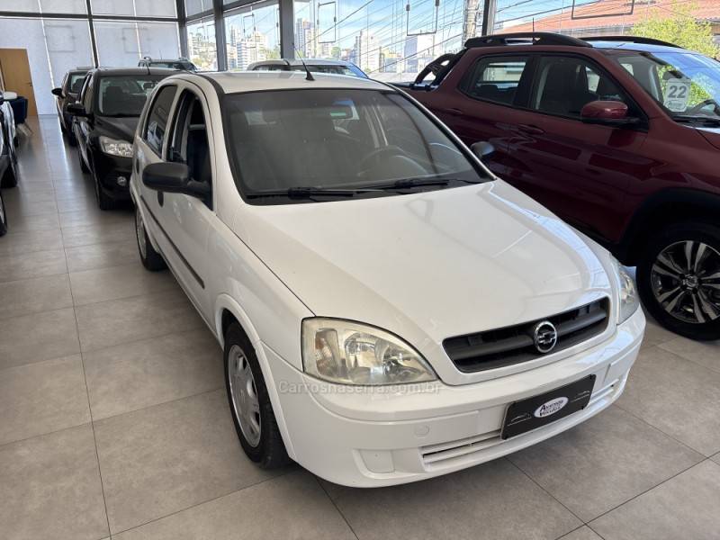 CHEVROLET - CORSA - 2004/2005 - Branca - R$ 19.900,00