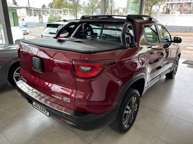 FIAT - TORO - 2021/2022 - Vermelha - R$ 113.900,00