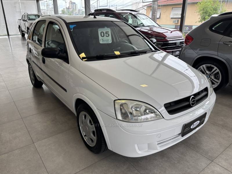 CHEVROLET - CORSA - 2004/2005 - Branca - R$ 21.000,00
