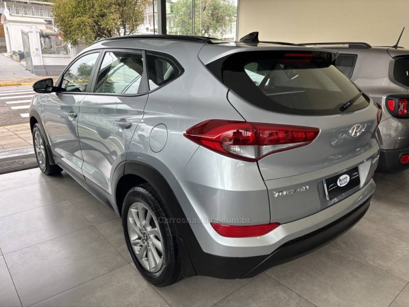 HYUNDAI - TUCSON - 2021/2022 - Prata - R$ 125.900,00