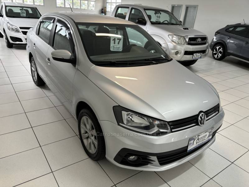 VOLKSWAGEN - VOYAGE - 2016/2017 - Prata - R$ 54.900,00