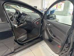 FORD - FOCUS - 2017/2018 - Preta - R$ 65.900,00