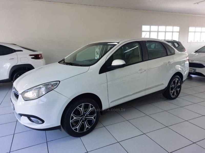 FIAT - GRAND SIENA - 2013/2014 - Branca - R$ 42.900,00