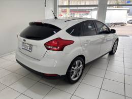 FORD - FOCUS - 2018/2019 - Branca - R$ 75.900,00