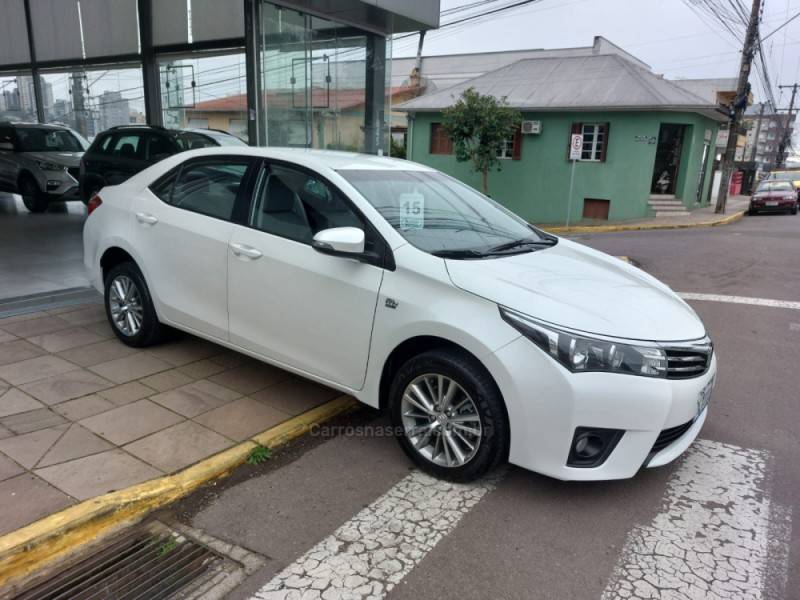 TOYOTA - COROLLA - 2014/2015 - Branca - R$ 89.900,00