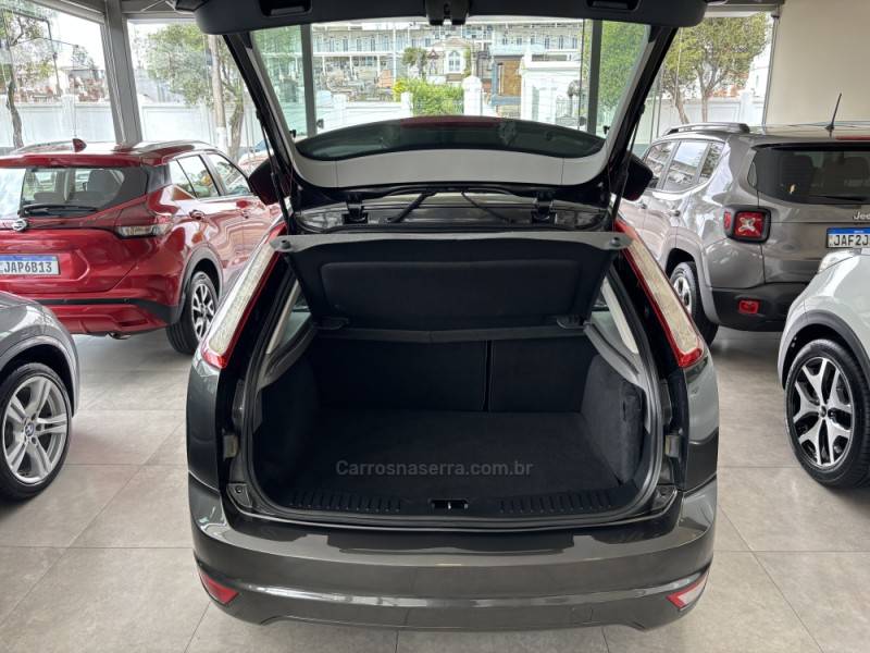 FORD - FOCUS - 2013/2013 - Cinza - R$ 49.900,00