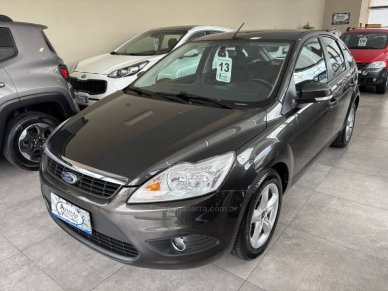 FORD - FOCUS - 2013/2013 - Cinza - R$ 49.900,00