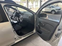 RENAULT - SANDERO - 2021/2022 - Prata - R$ 68.500,00